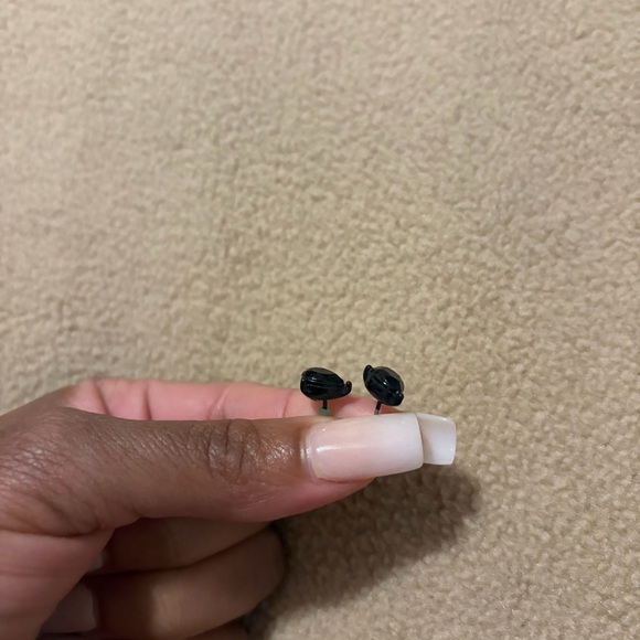 Elegant Black Teardrop Earrings - Picture 2 of 4